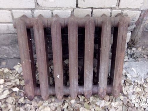 Трое омичей похитили из больницы батареи