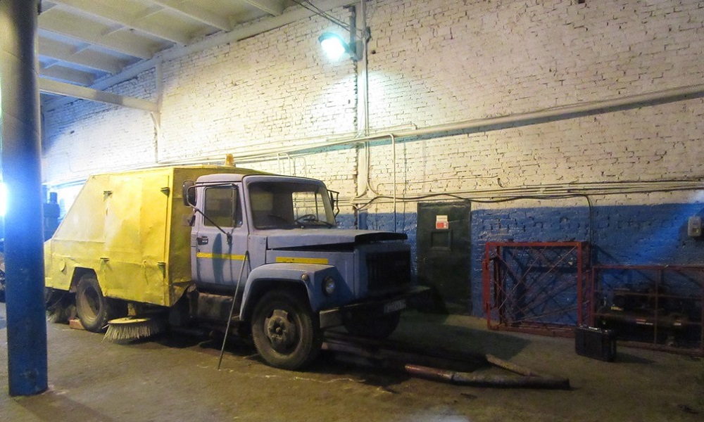 Ночью три омича украли 21 грузовую аккумуляторную батарею с предприятия