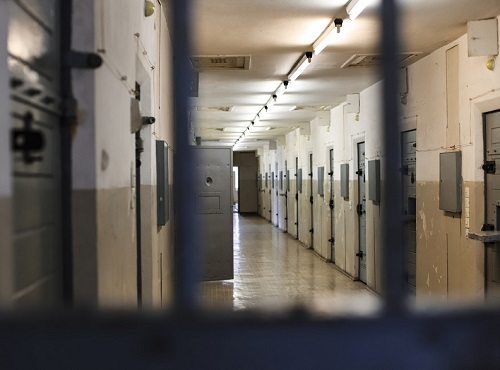 В хостеле в центре Омска орудовал вор-рецедивист