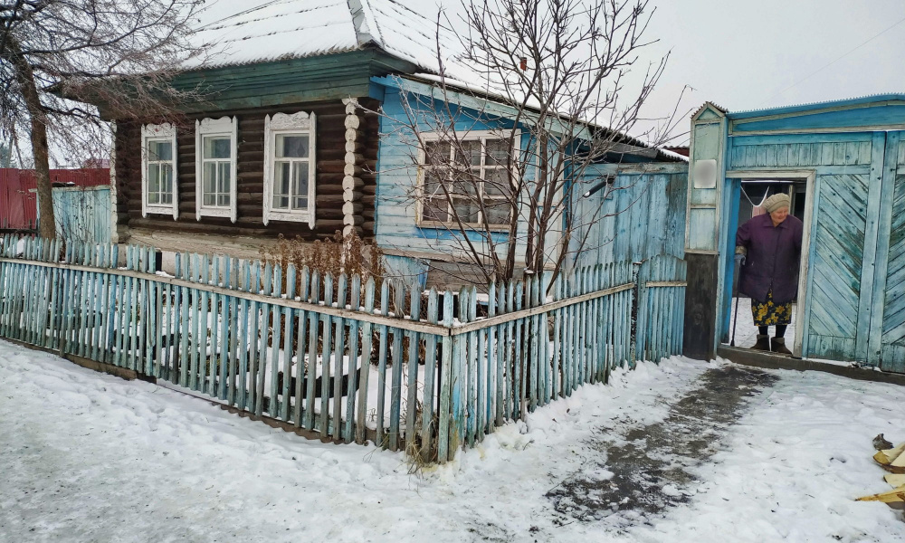 Омичей просят помочь собрать новогодние подарки для одиноких и больных стариков с севера области