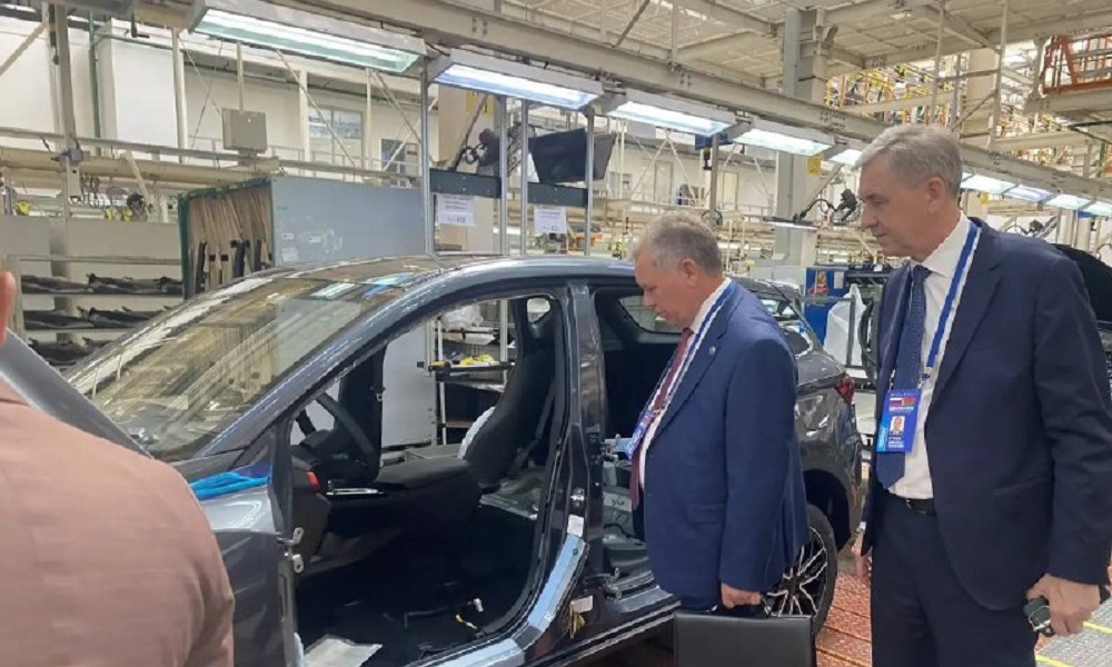 Омская делегация оценила производство белорусских автомобилей