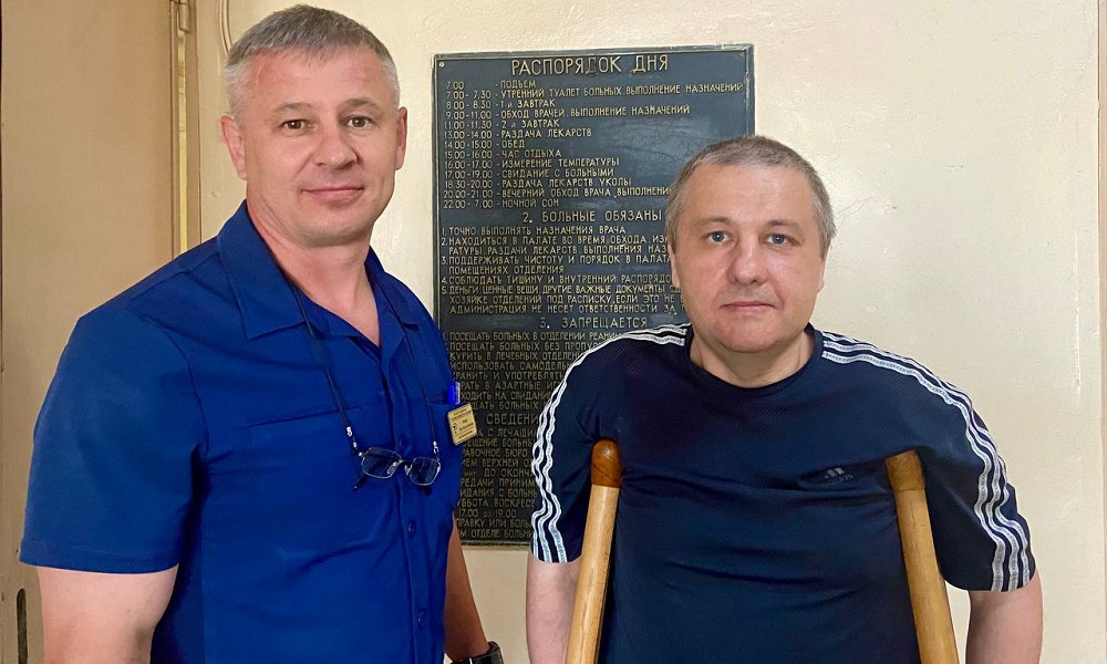 В Омске поставили на ноги мужчину с тяжёлым переломом голени