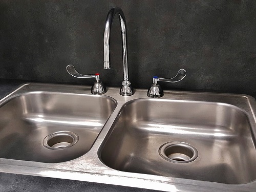 В Омске продолжаются плановые отключения воды