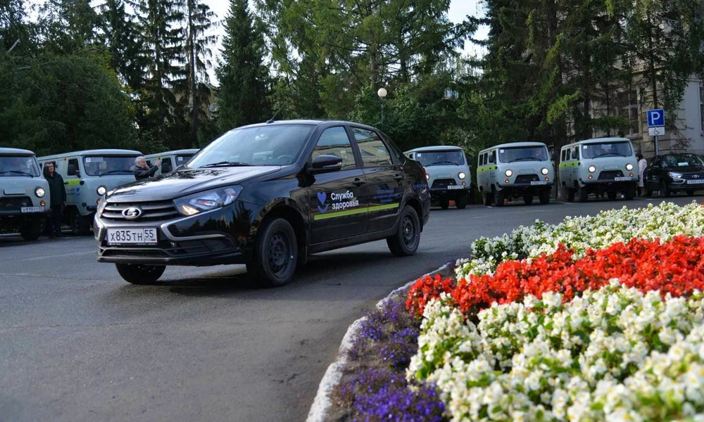 Почти 170 тысяч выездов совершили омские медики на новых автомобилях