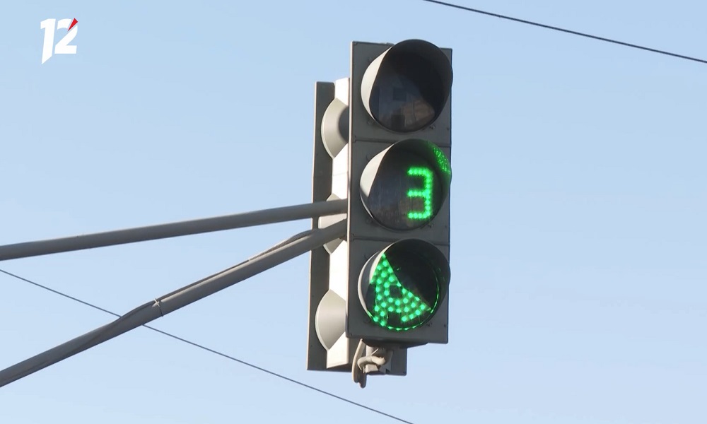 В Омске изменится схема светофорного регулирования на перекрёстке улицы Лукашевича и проспекта Комарова 