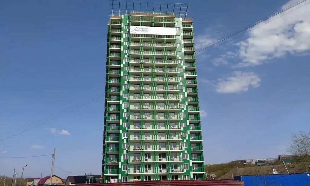 В Омске затопило территорию возле высотки у Фрунзенского моста