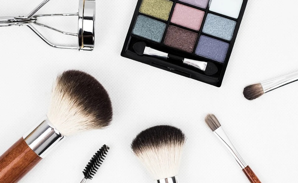 Омичкам советуют отказаться от косметических процедур в салонах красоты