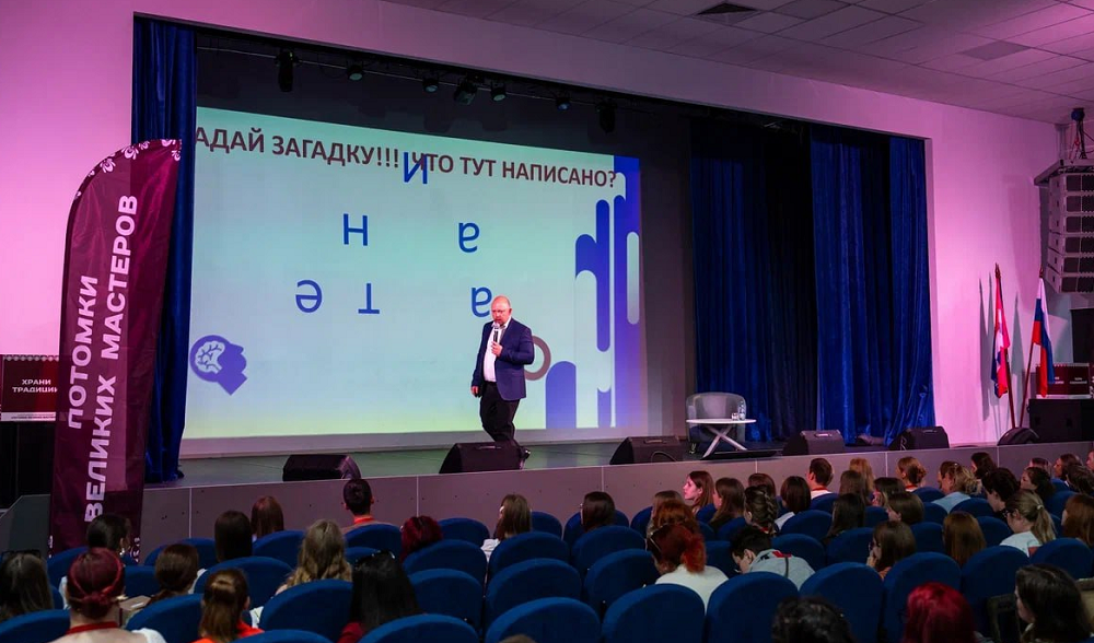 Лектор общества «Знание» рассказал в Омске о развитии креативности