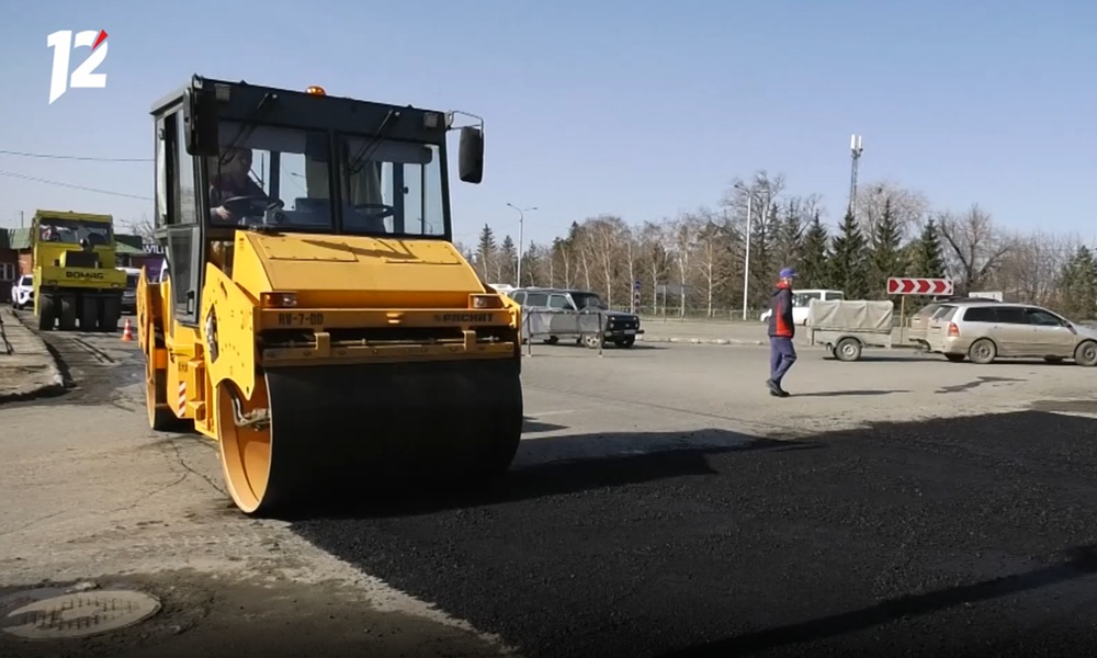 В Омске специалисты УДХБ продолжают ремонт дорог