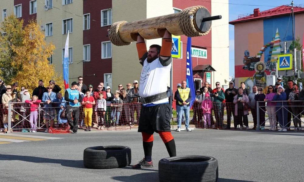 Омский силач Евгений Марков победил в Богатырских Играх в Салехарде