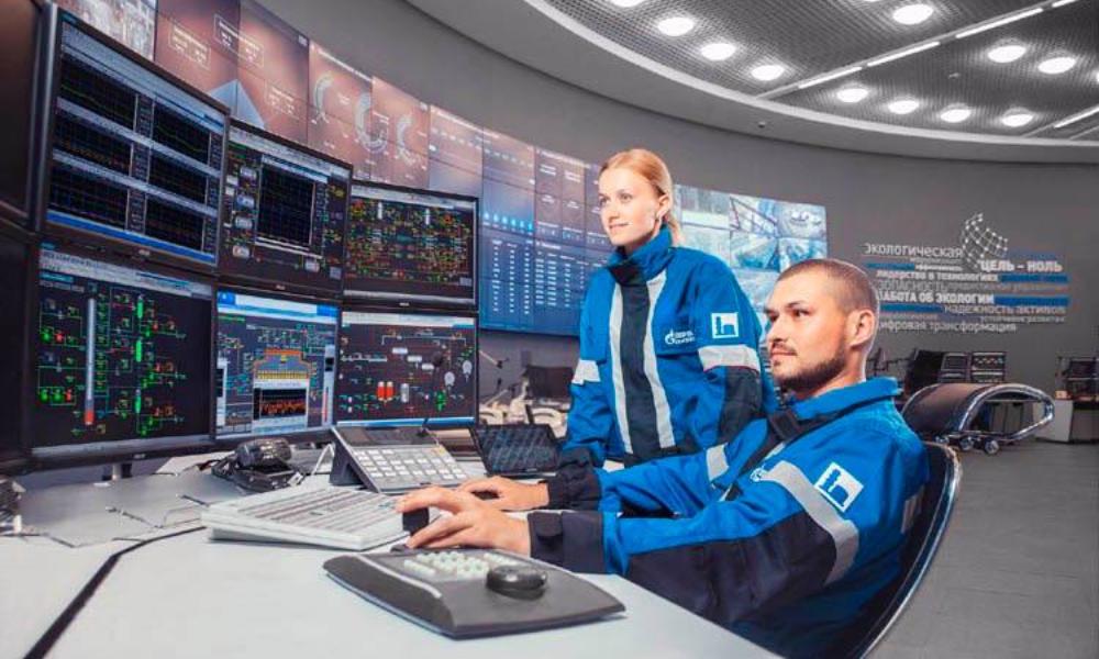 Первые лица Омской области поздравили с профессиональным праздником работников нефтегазовой промышленности 