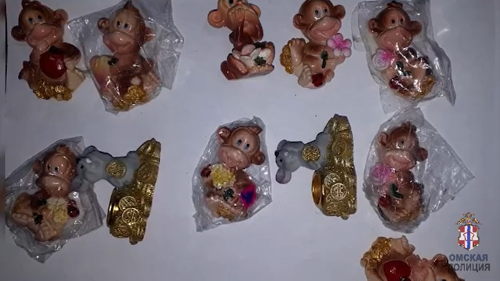 Омские полицейские задержали мужчину, который пытался похитить магниты для холодильника