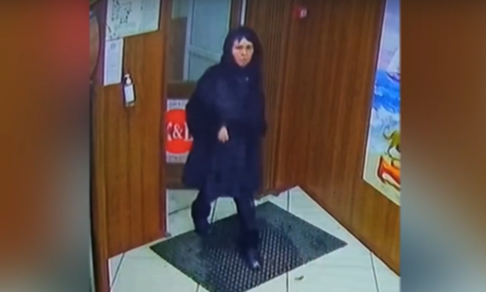 Полиция разыскивает омичку, которая похитила деньги с чужой банковской карты