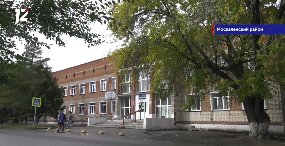 Черепно-мозговая и перелом: врачи рассказали о состоянии 4-летней девочки, которая выпала с 3 этажа [ОБНОВЛЕНО]