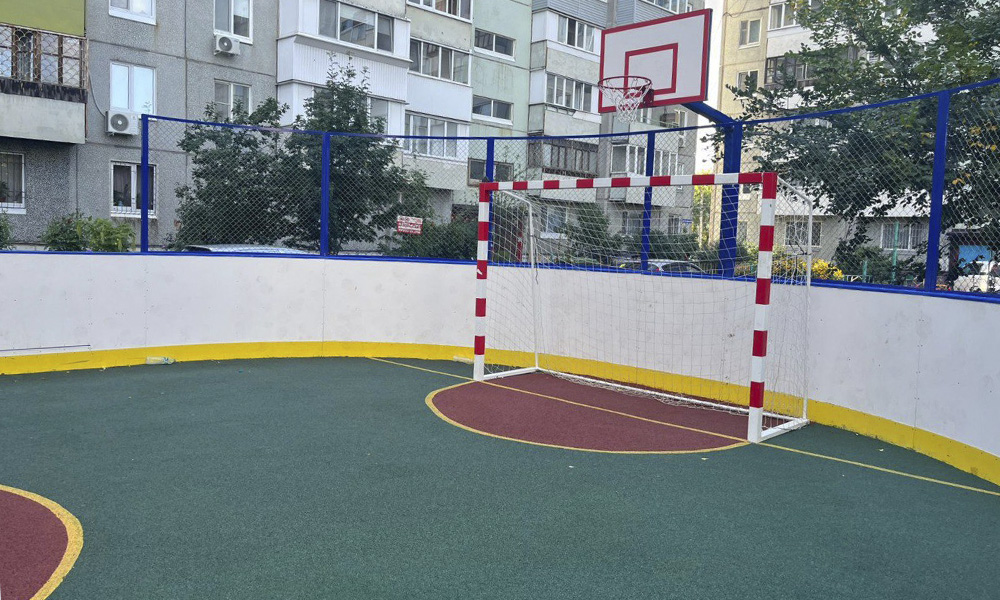 В Ленинском округе Омска появилась площадка для спортивных игр