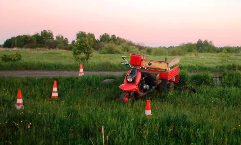В Омской области насмерть разбился водитель мотороллера 