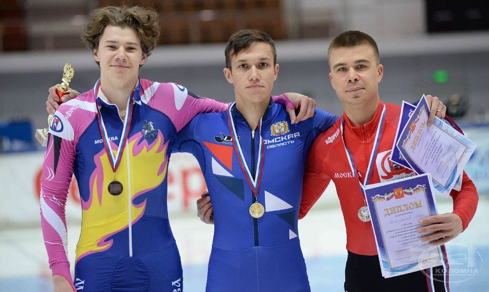 Омич завоевал сразу две медали на соревнованиях по шорт-треку 