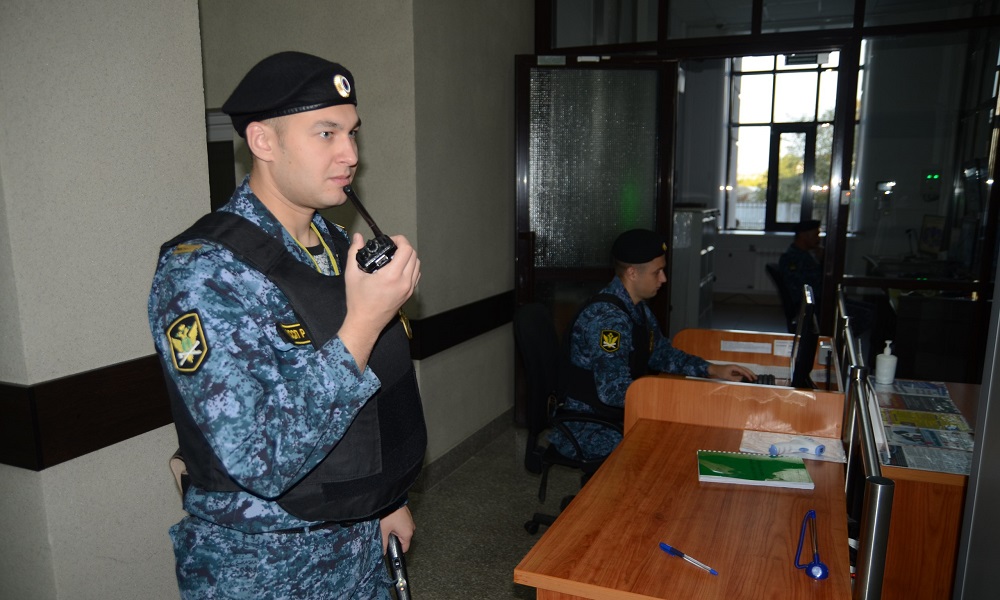 В Омске впервые арестовали женщину за недостойное поведение в суде