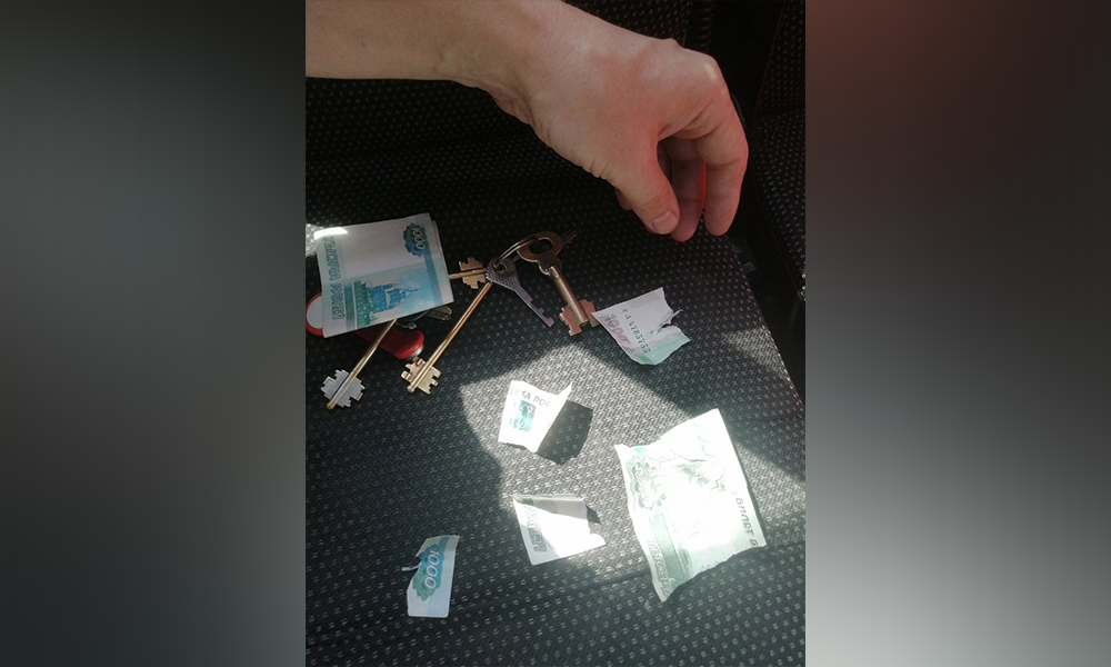 Омич пожаловался на поведение водителя маршрутки, порвавшего тысячную купюру 