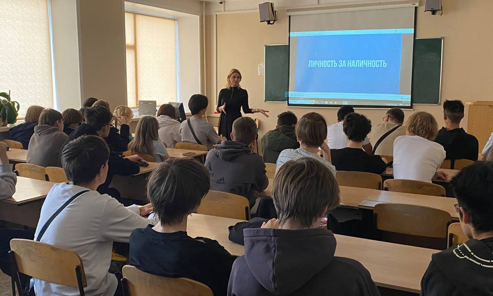 Омским студентам рассказывают об опасности дропперства и кибершантажа