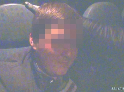 Омич пытался в куртке провезти "соль" в Казахстан