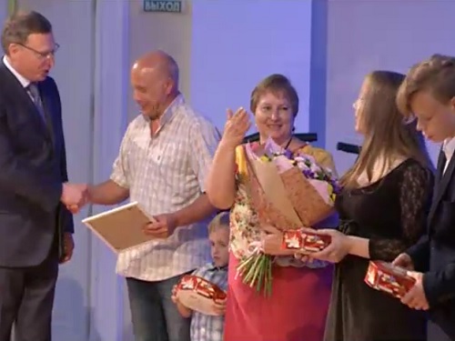 В Омской области начался приём заявок на премию губренатора "Семья года"