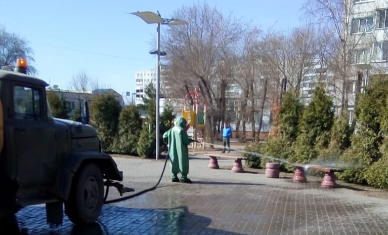 Омские улицы продолжают дезинфицировать