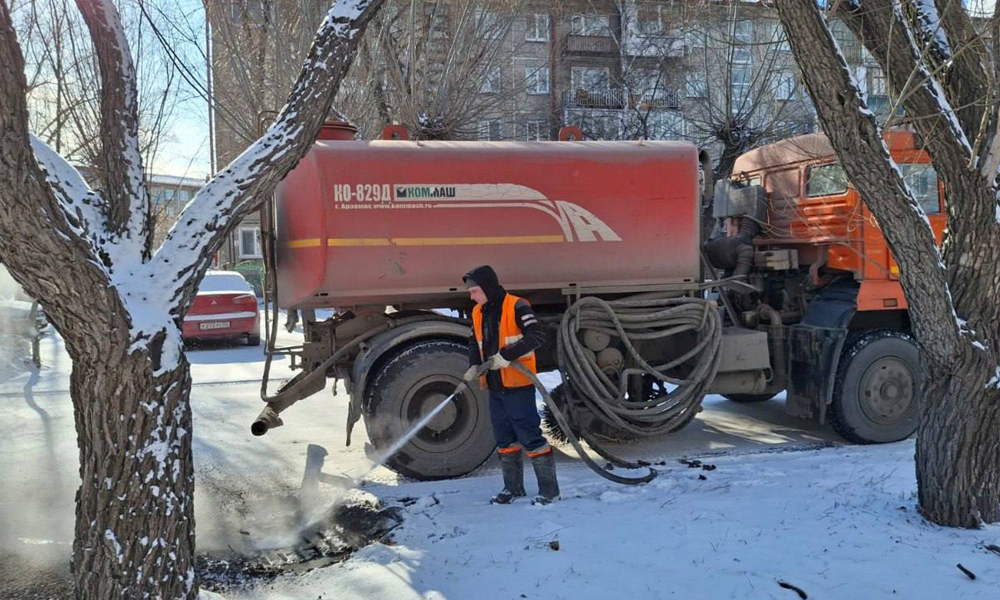 В Омске за выходные рабочие УДХБ выполнили комплекс уборочных мероприятий 