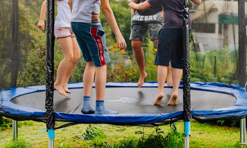 В Омске владелец батутного центра заплатил больше 130 тысяч рублей за травму девочки