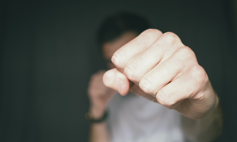 В Омске бездомного подозревают в жестоком избиении знакомого до смерти из-за храпа 