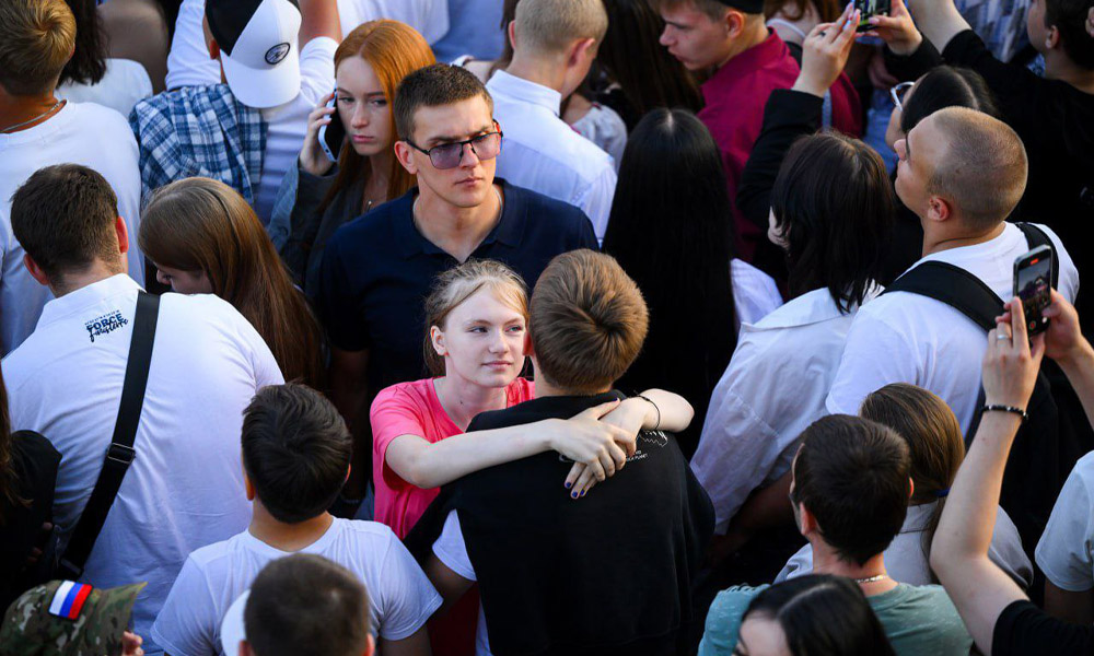 Омичи станцевали «Медлячок» на праздновании Дня молодёжи