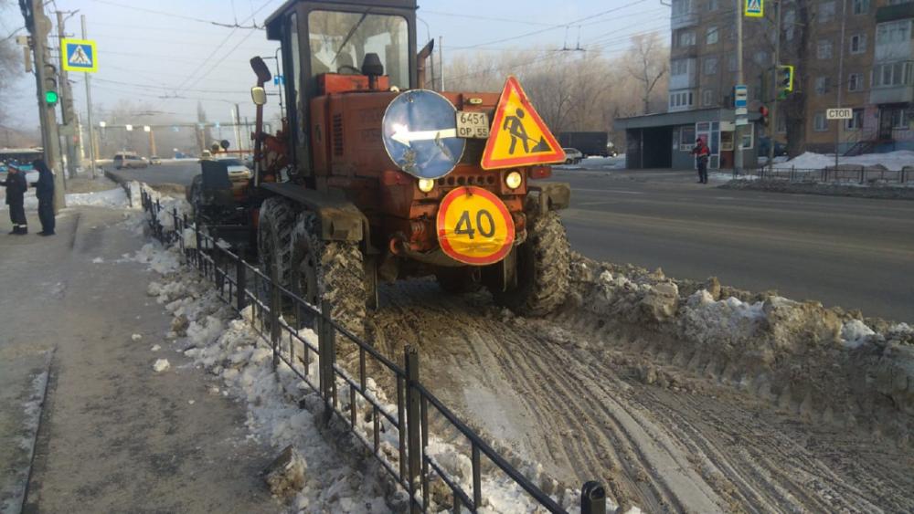 В Омске дорожные рабочие вывезли на полигоны более полумиллиона кубометров снега 