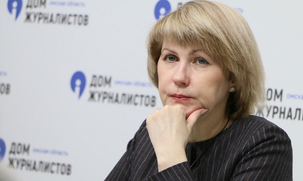 Глава омского минобра рассказала, как в школах будет проходить церемония поднятия флага 