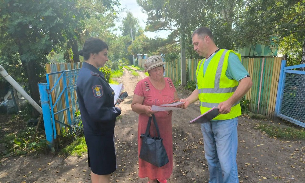 Сотрудники пожарно-спасательной службы проводят активные профилактические мероприятия в муниципальных образованиях Омской области