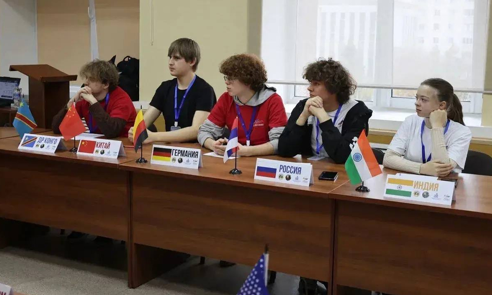 На образовательном дне форума ИННОСИБ студенты примерили роль дипломатов ООН