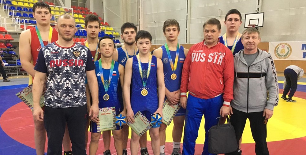 Омские борцы завоевали 7 наград на первенстве Сибири