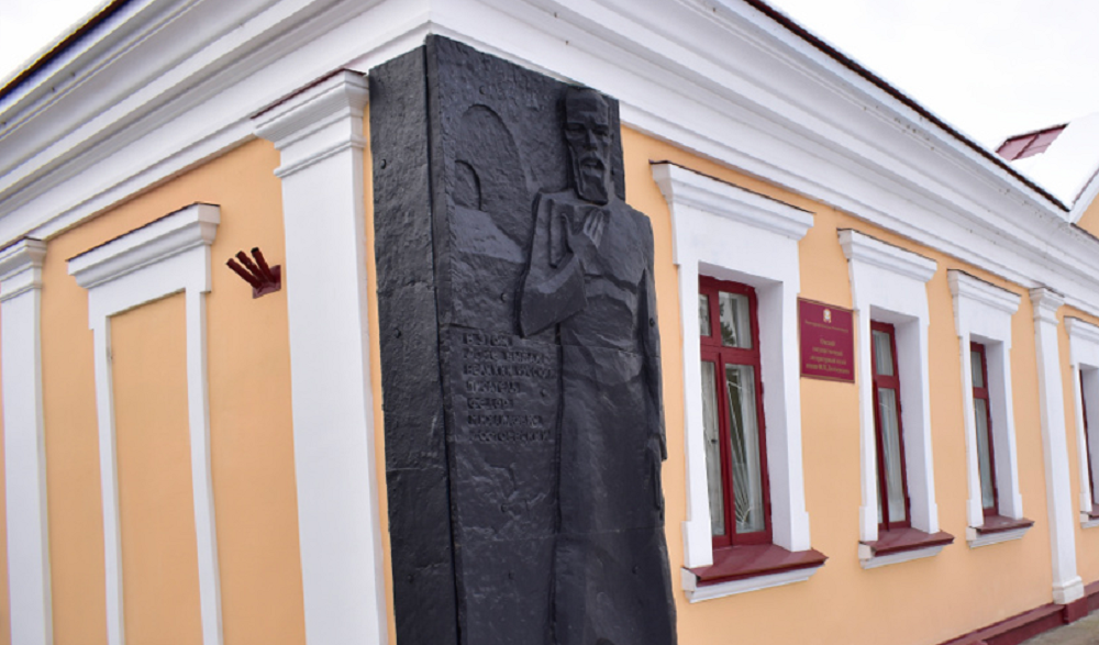 Омичей приглашают на экскурсию-пикник «Чаепитие по-достоевски»