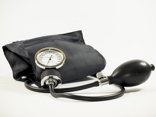 Страдающие гипертонией омичи смогут бесплатно получить современные тонометры