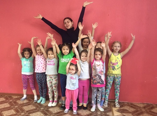 В "трезвом" конкурсе мэрии победила омичка, обучающая танцам детей с ДЦП и аутизмом