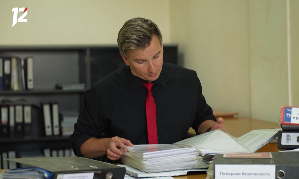 На 12 канале стартует новый проект — «Спецкор на смене» (16+)