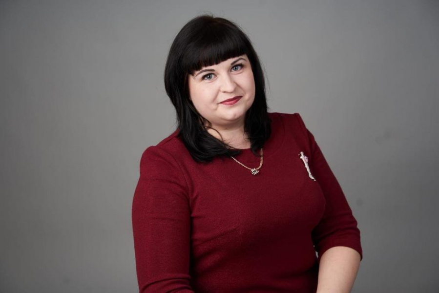 Учитель школы № 84 Екатерина Грудинина поздравила омских медиков с профессиональным праздником 