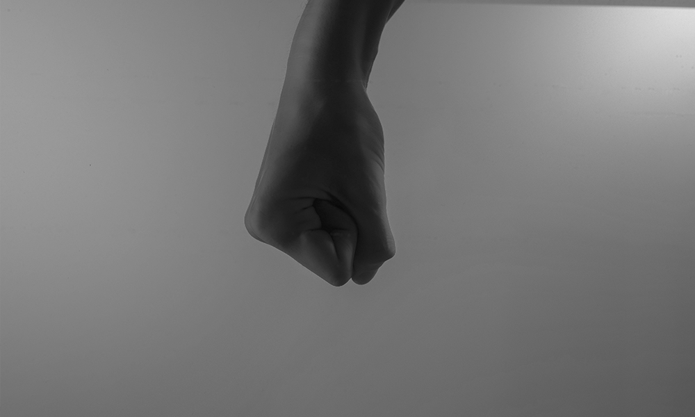 У омской блогерши, напавшей на медсестру, изъяли маленькую дочь