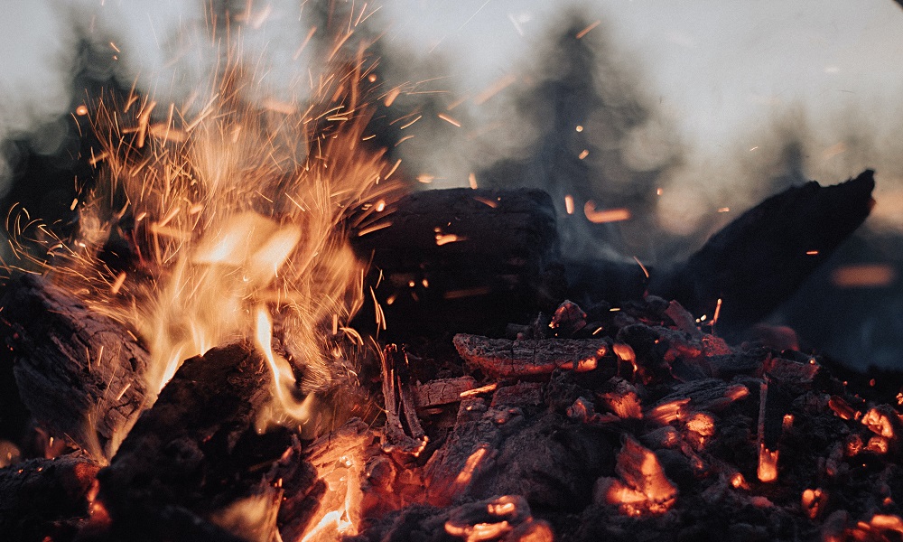 Омский школьник вылил в костёр бензин и получил ожоги лица и руки 1 и 2 степени