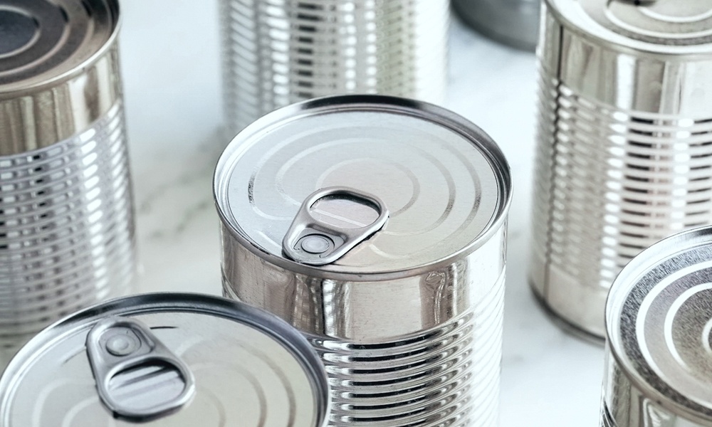 В Омске на ж/д вокзале появились аппараты по приёму алюминиевых банок и пластиковых бутылок 