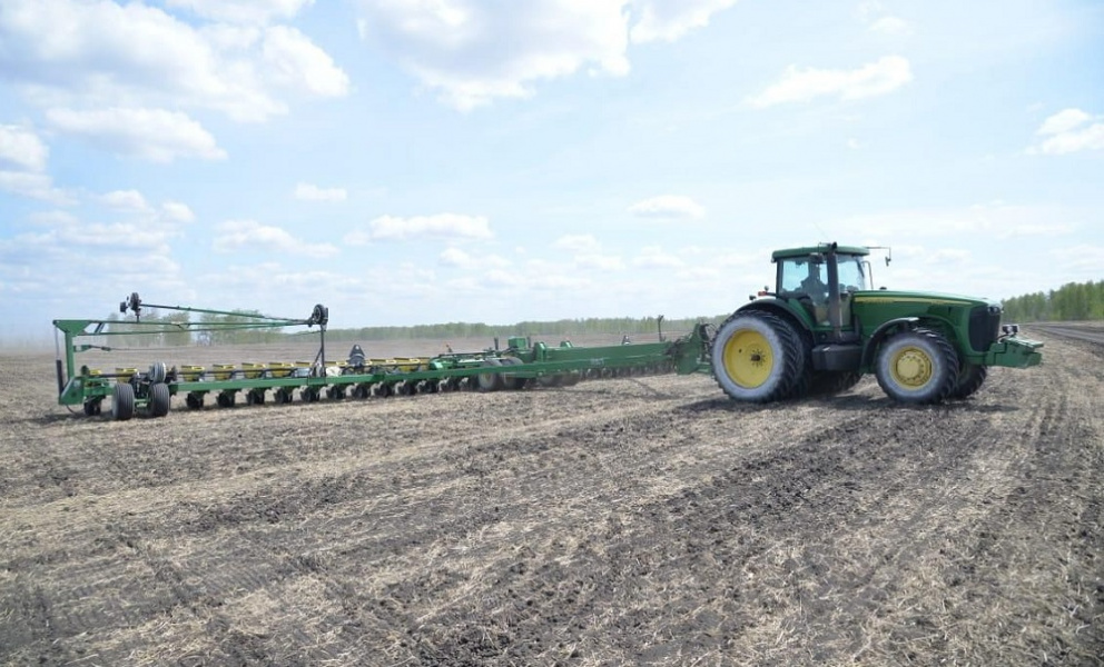 Губернатор Александр Бурков рассказал, как проходит посевная в Омской области 
