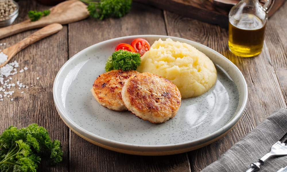 Цена на пюре с котлетами в России достигла максимума за 2023 год