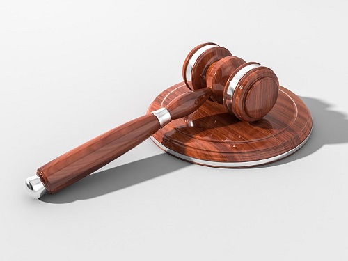 Слесарь отсудил у "Омскшины" 180 тысяч рублей за сломанную голень