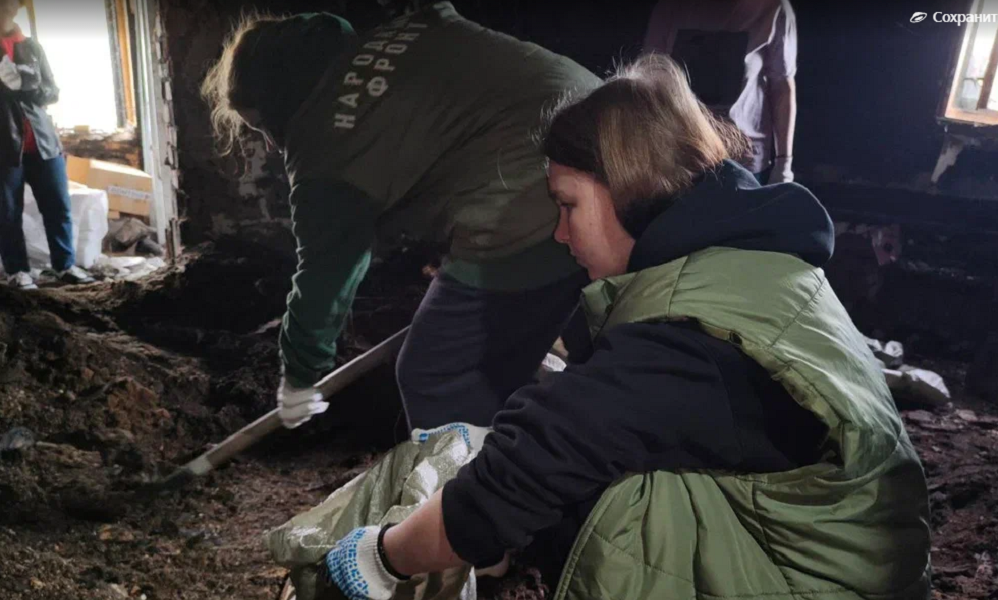 Молодёжное крыло Народного фронта Омской области помогает семье, пострадавшей от пожара