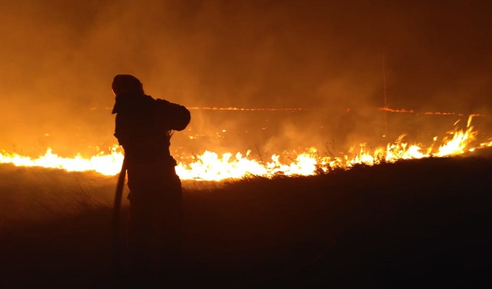 В Таврическом районе Омской области загорелся автомобиль