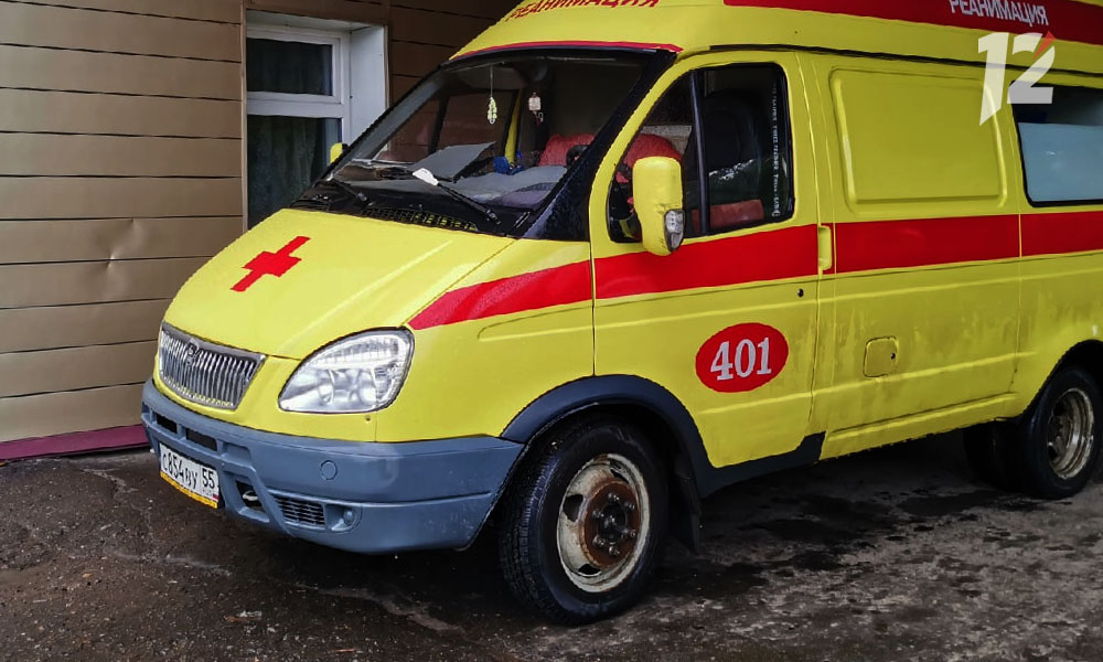 В Омске под машину попал ребёнок, который переходил дорогу в неположенном месте